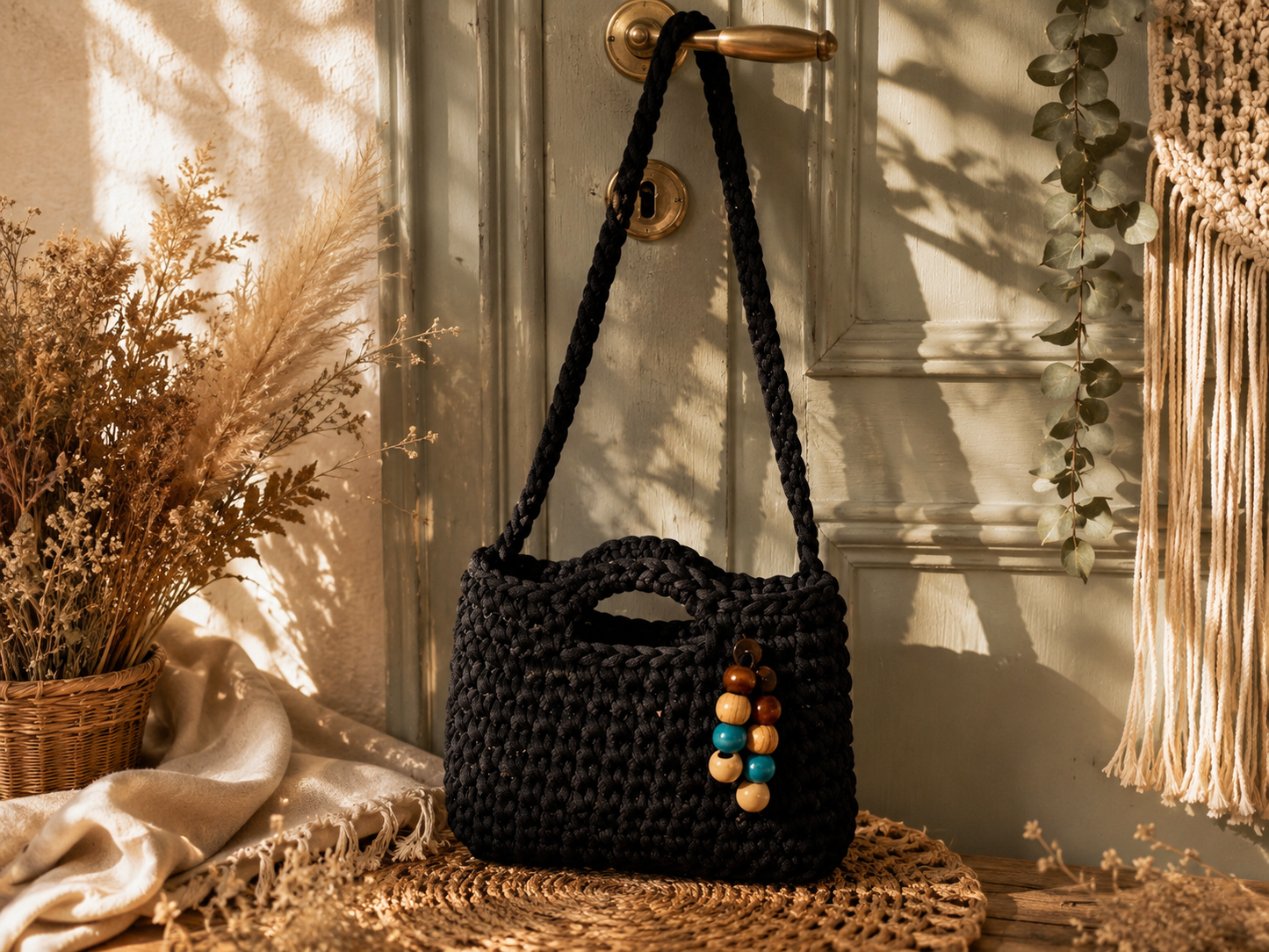 Sac MaryLou noir au crochet fait main en France avec bandoulière